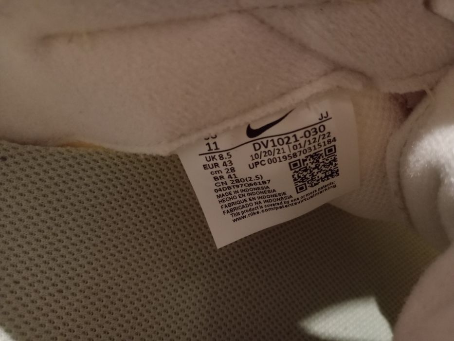 Buty Nike Air Max Dawn rozmiar 43 Długość wkładki 27,5 cm. 
Bryluj w s