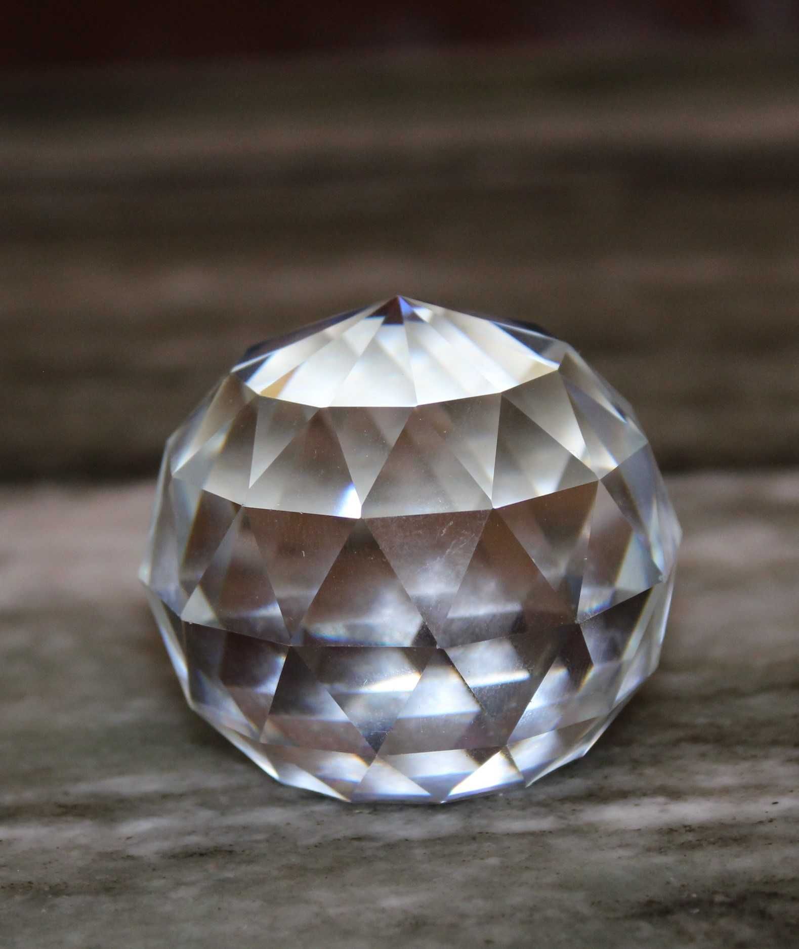 Esfera cristal pisa-papéis vintage Swarovski com 5cm.