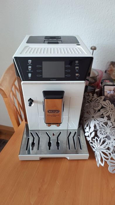 З Європи 2022 рік DeLonghi Prima Donna Glass найновіша модель цієї сер