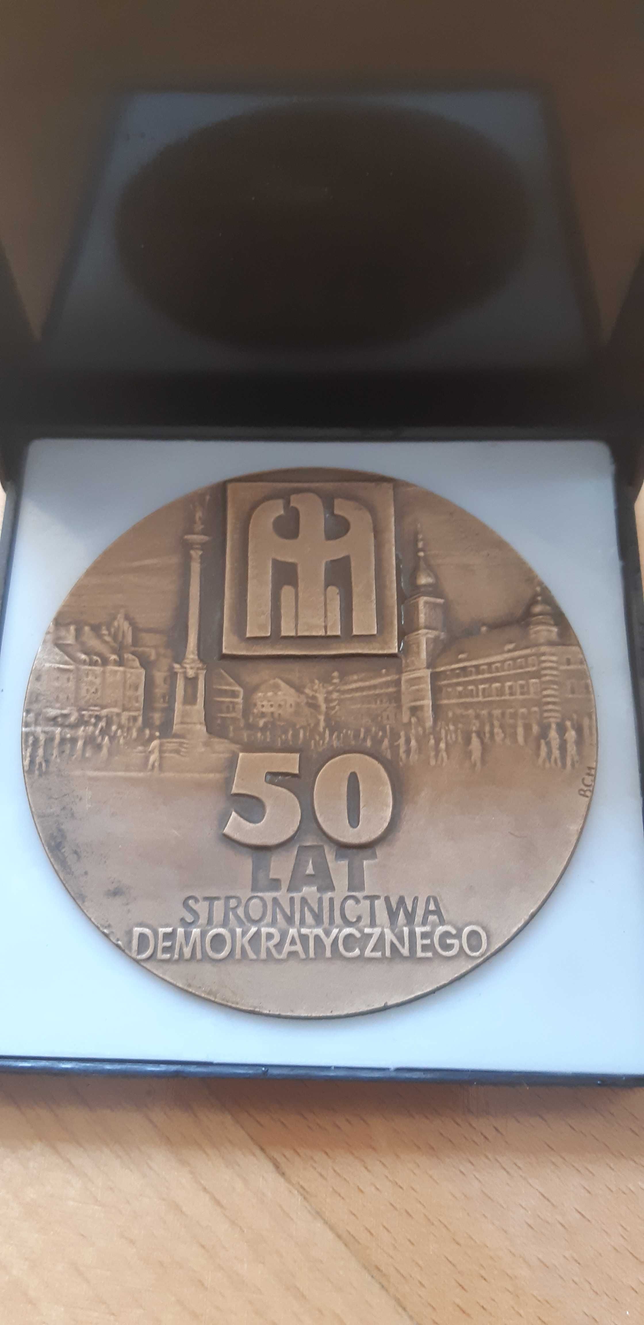 medal 50 lat Stronnictwa Demokratycznego - średnica 7 cm w pudełku