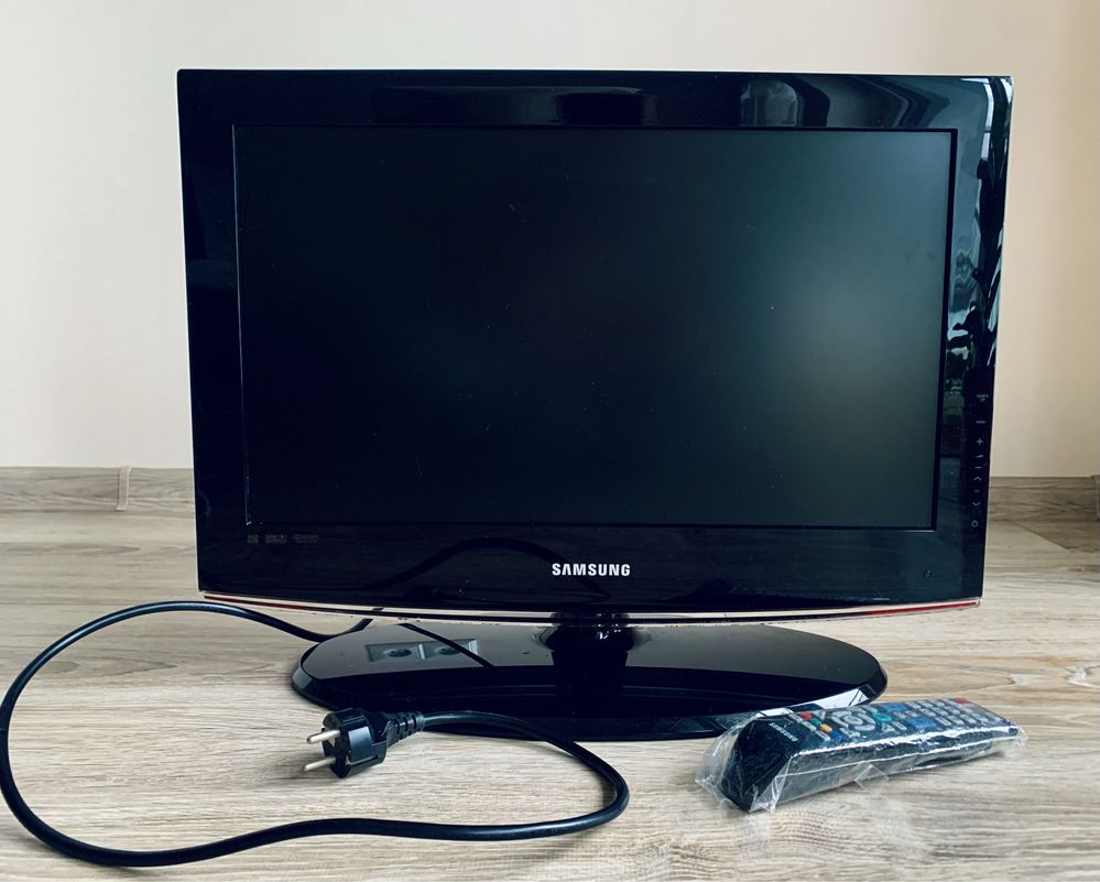 SAMSUNG LE22B450C4W • Telewizor TV Mały