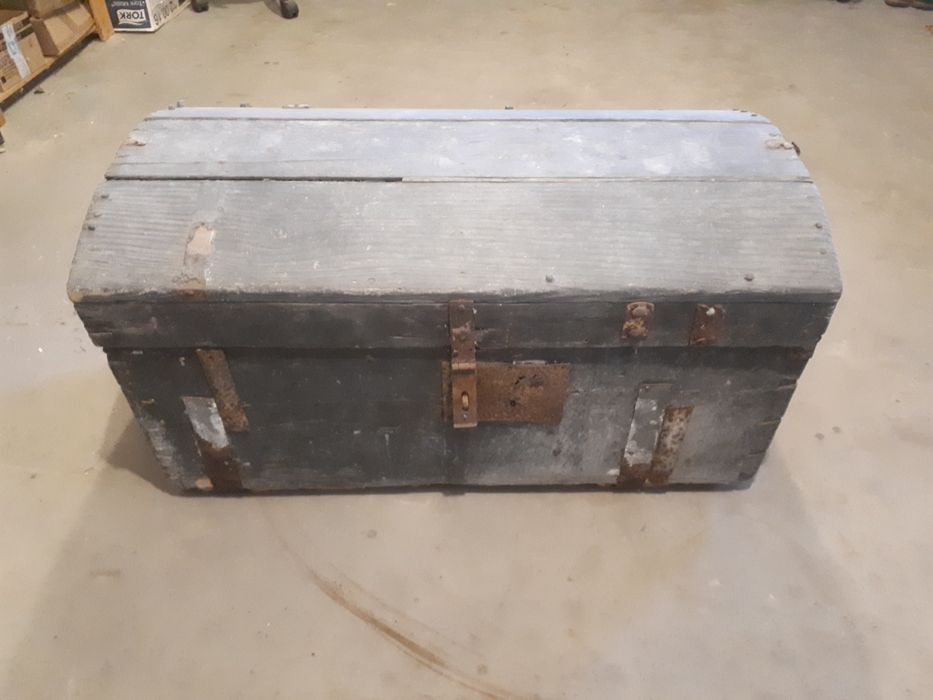 Stara drewniana skrzynia kufer