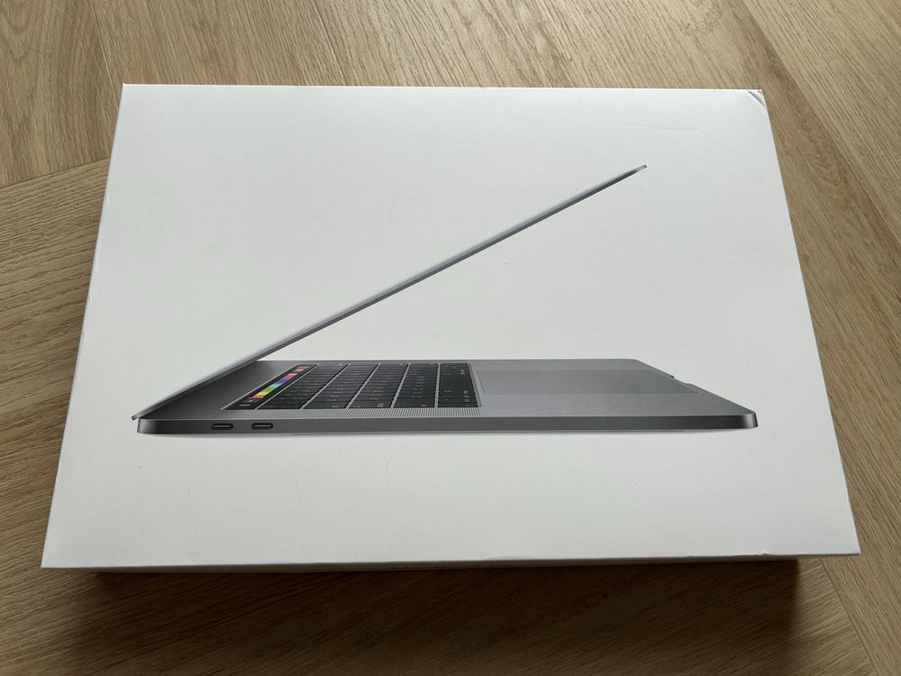 Apple MacBook Pro core i7 16GB DDR Radeon dysk 512