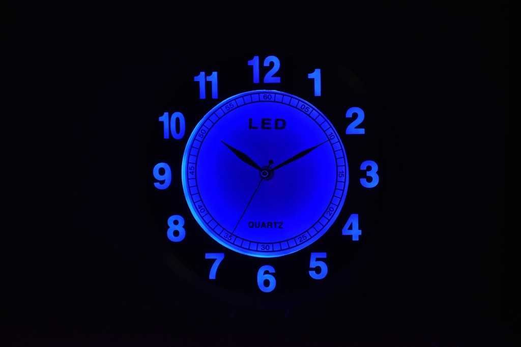 Zegar Ścienny LED Podświetlany Płynący Mechanizm Prezent