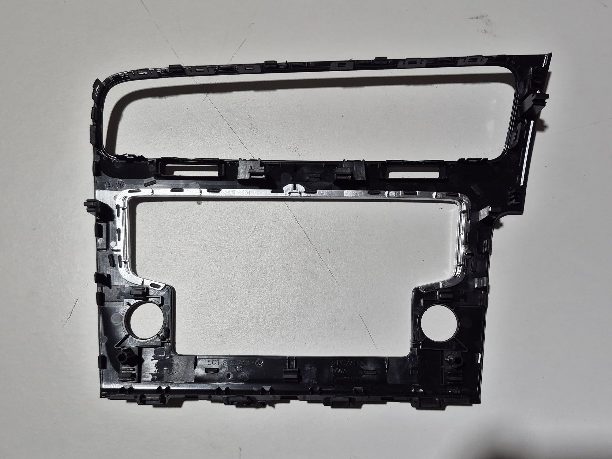 Ramka dekor radia VW Golf VII 5G1.819.743