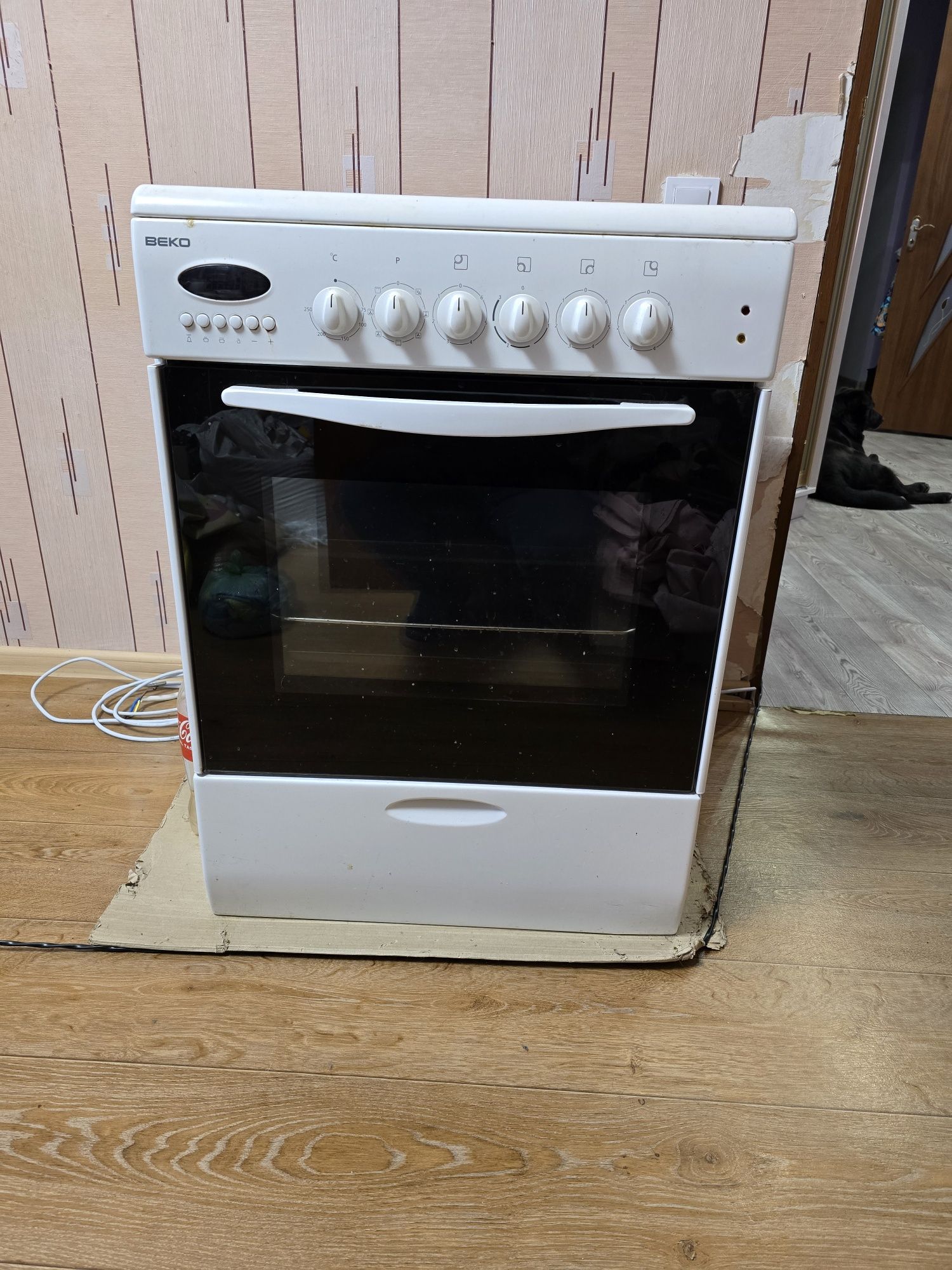 Електроплита BEKO.
