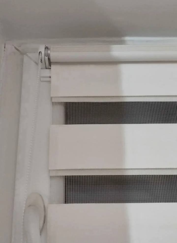 Rolety dzień i noc zebra materiałowe Vegas białe roleta mini z zyłkami