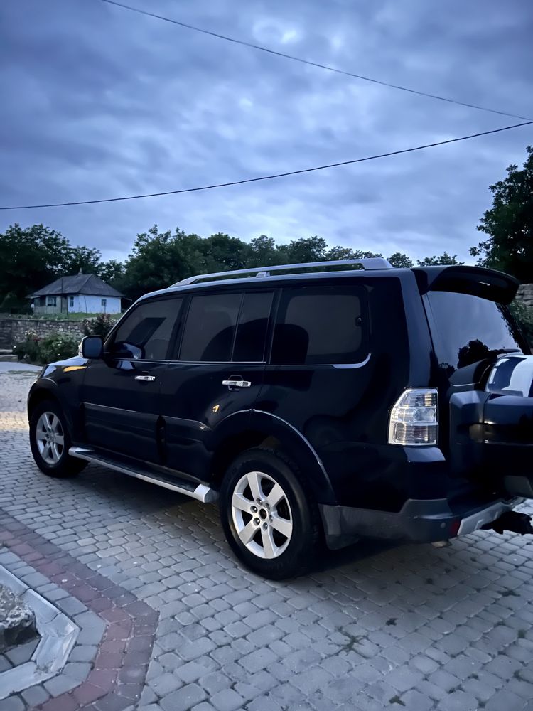 Mitsubishi pajero wagon