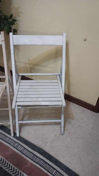 Cadeiras brancas bom