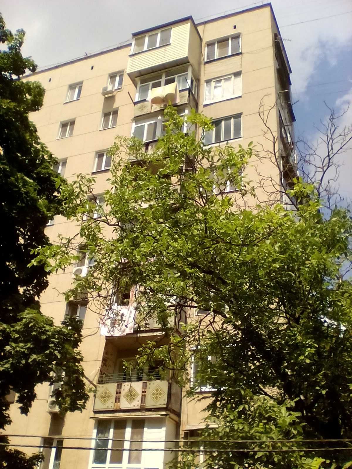 Сдам  КОМНАТУ  долгосрочно одной девушке возле Киевского рынка