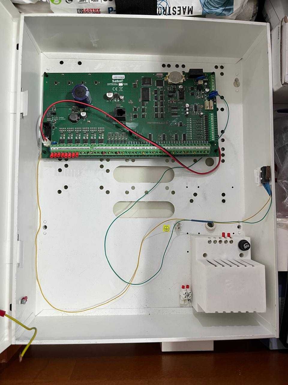 SATEL INTEGRA 128 + бокс з трасформатором( б/у, у відмінному стані)