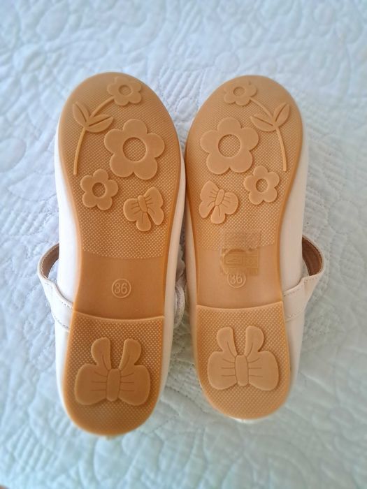 Buty balerinki, dziewczynka 36, 22,5 cm. Ecru.