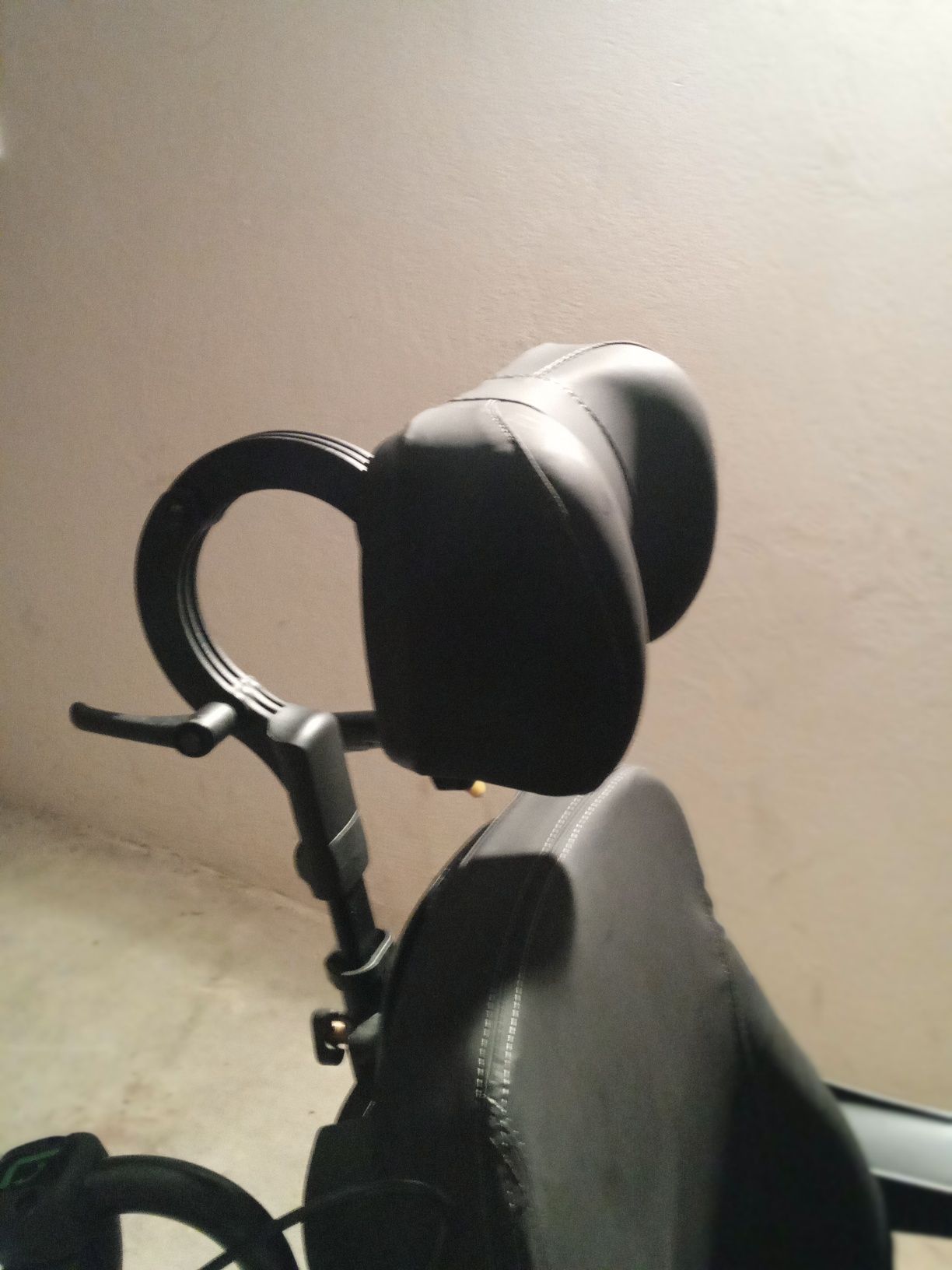 Cadeira de rodas articulada
