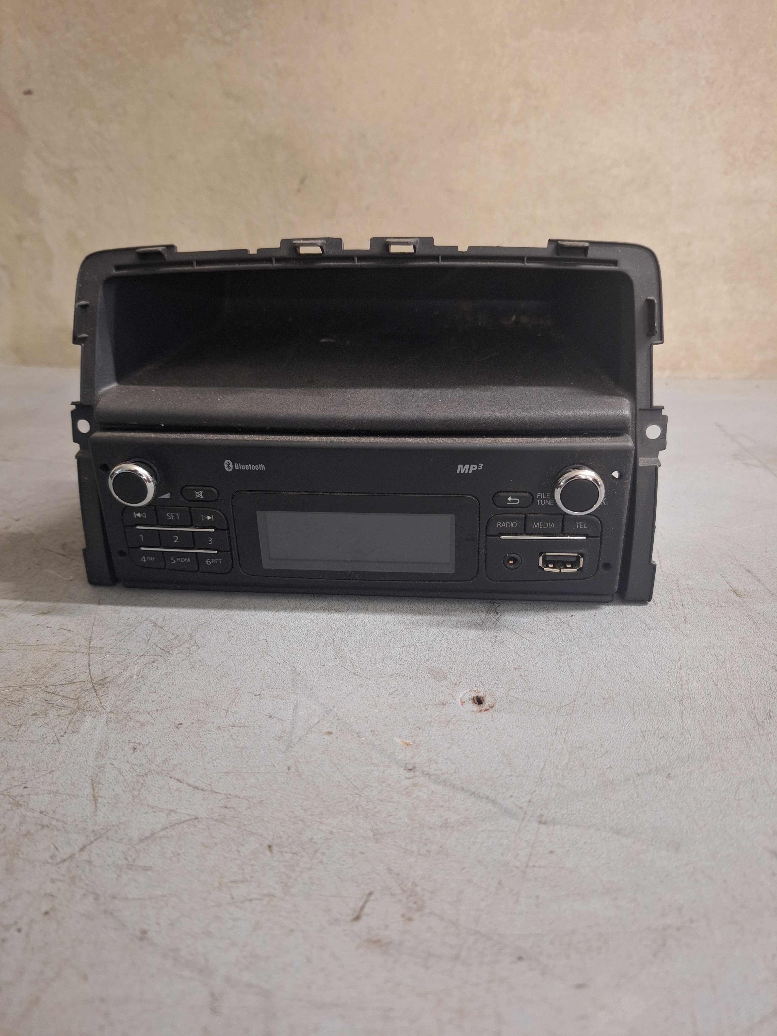 Radio cd vivaro trafic primastar 10-14r