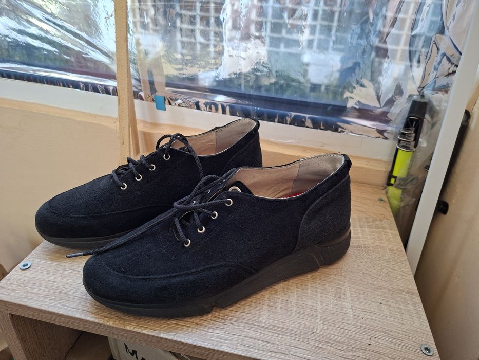 Продам кросівки замшеві, 38р, Міда
