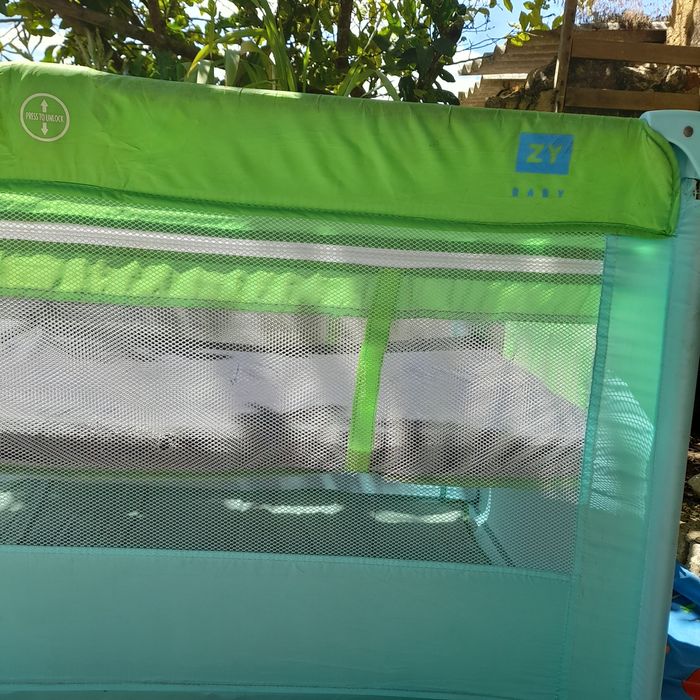 Cama de viagem ZY com 2 niveis e colchão