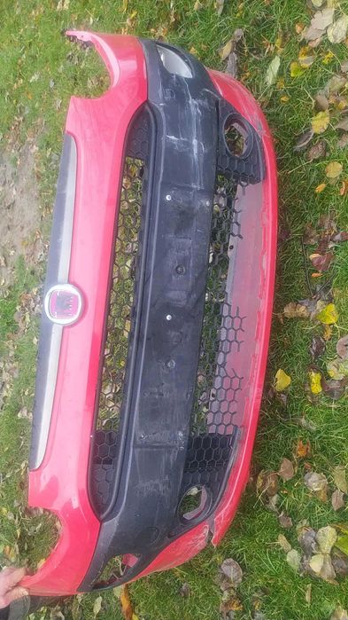 Sprzedam zderzak przedni fiat punto evo kolor z176 (uszkodzony)