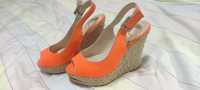 buty pomarańczowe ala sandałki na koturnie w rozmiarze 36