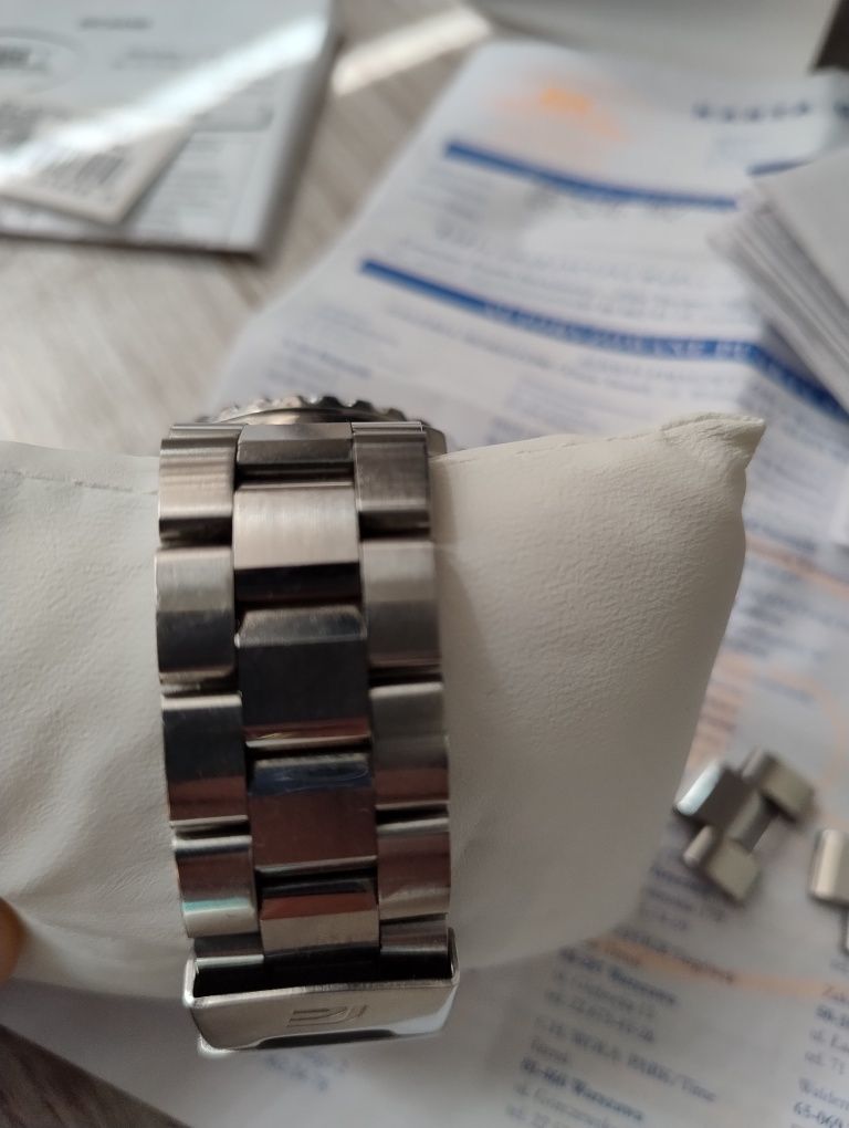 Zegarek Casio Edifice Chronograph EF-527D-1AVEF, suwak logarytmiczny.