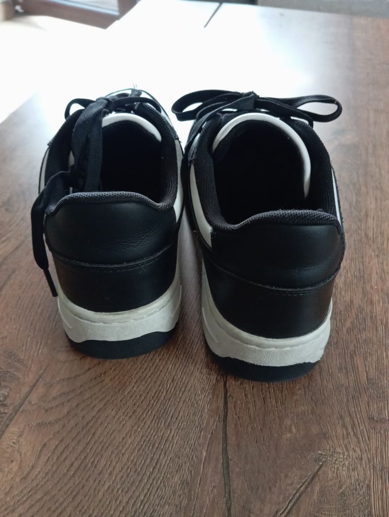 Tommy Jeans Sneakersy Retro Low Fancy EN0EN02103 Czarny
Sneakersy Retr