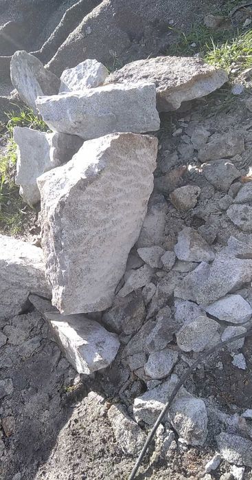 Pedra partida e aparelhada