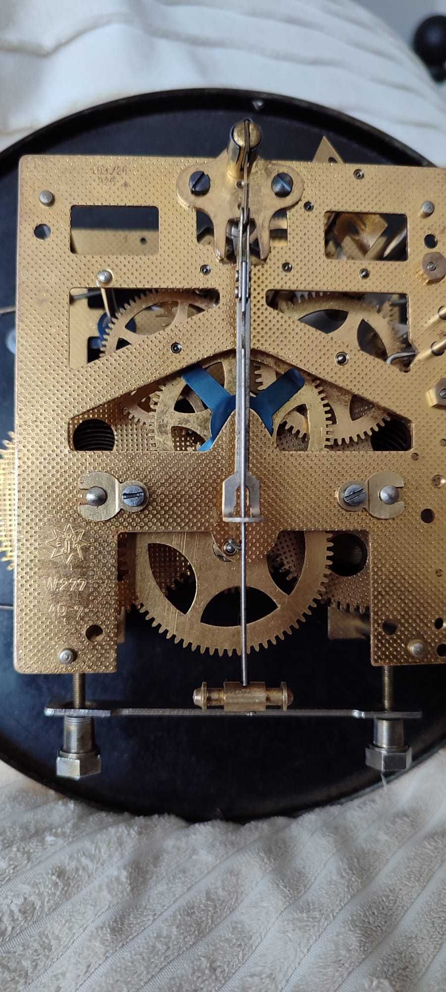 394 Zegar wiszący mechaniczny Junghans z 1949 roku antyk