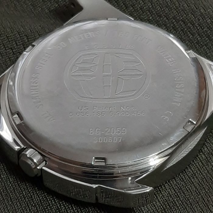 Часы FOSSIL  карта мира.