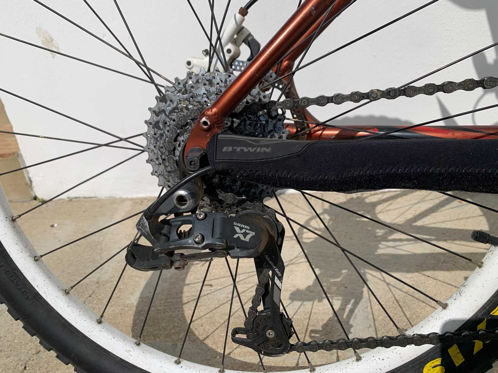Bicicleta Rockhopper Pro (M)  – Susp. RockShox e Travões Hidráulicos