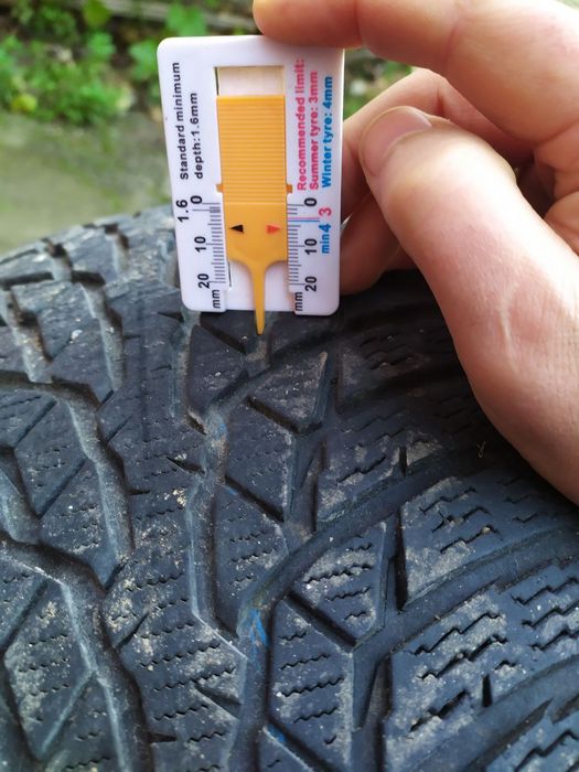 Резина зима nokian 205/50/r17