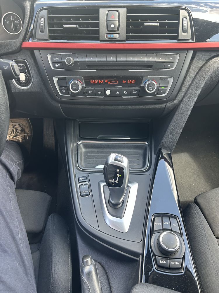BMW 318 d auto de 2013 Nacional revisoes na marca