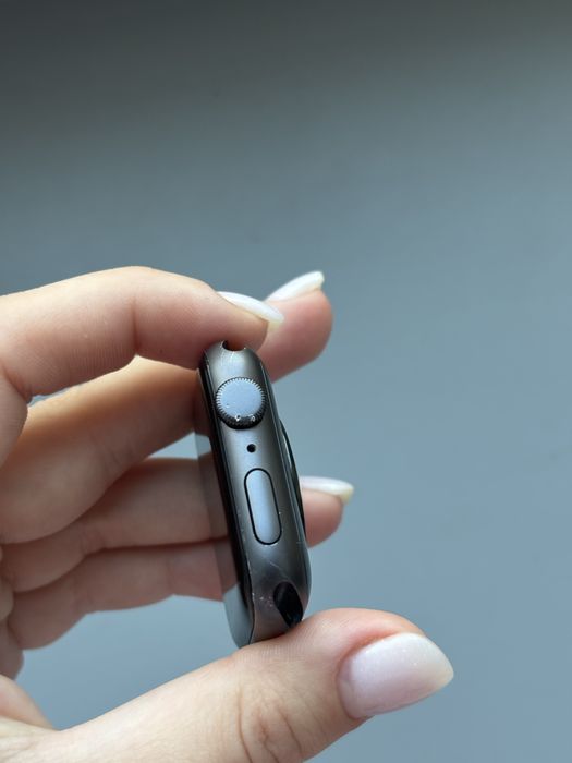 Apple watch SE (1 покоління)