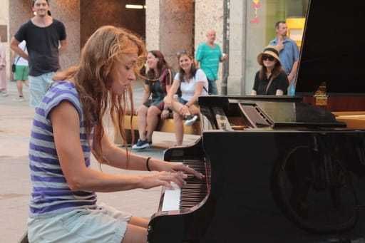 Pianolessons jazz/classical in various languges