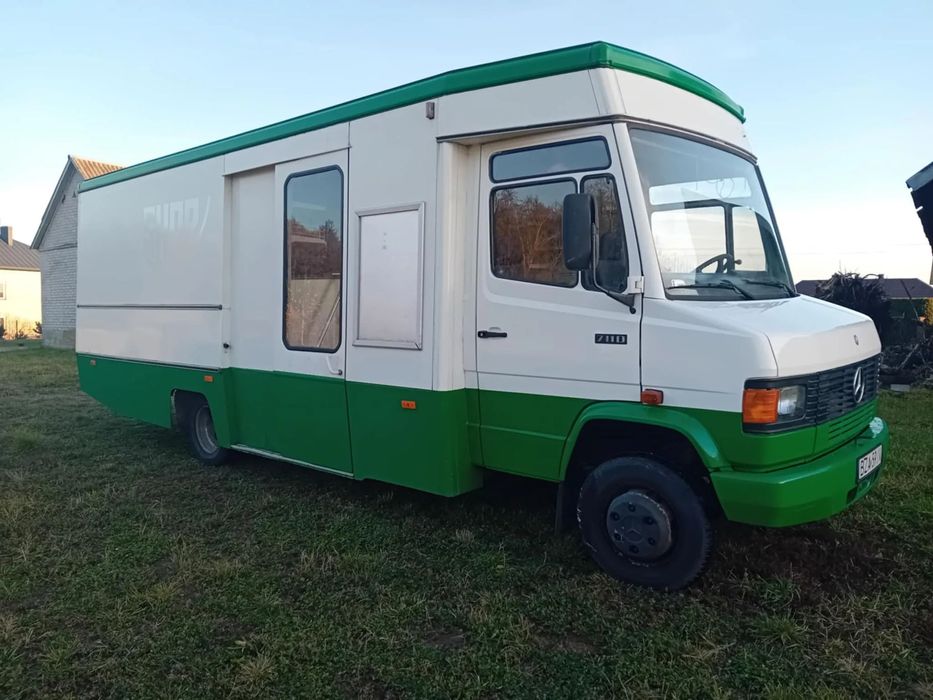 Mercedes-Benz 711D  Mercedes-Benz 711D