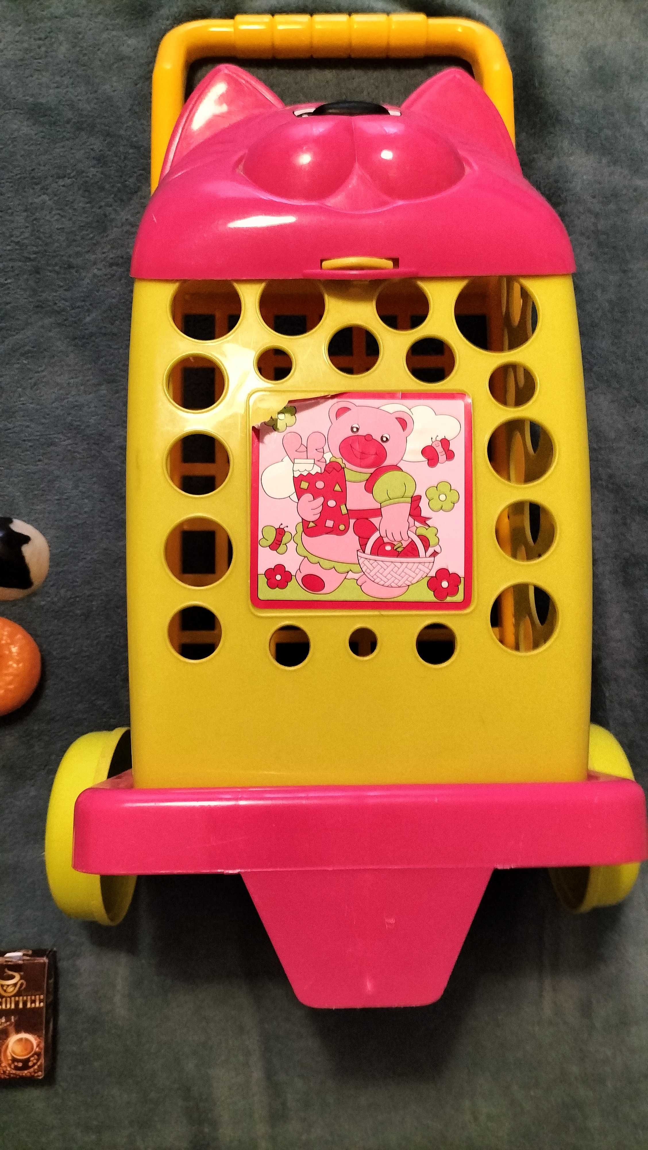 Carrinho de compras com várias peças