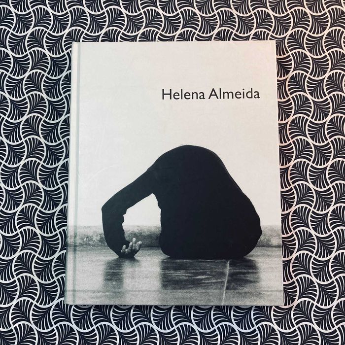 Helena Almeida: Pés no Chão, Cabeça no Céu / Fit On The Ground...