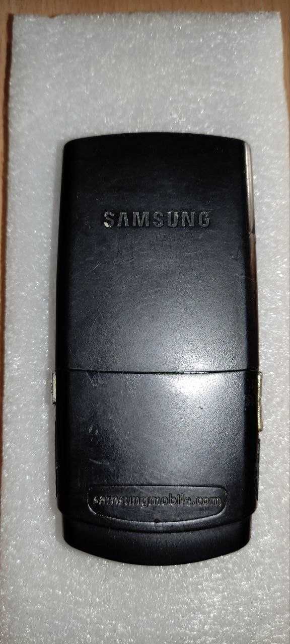 Мобильный телефон Samsung (не рабочий, на запчасти)