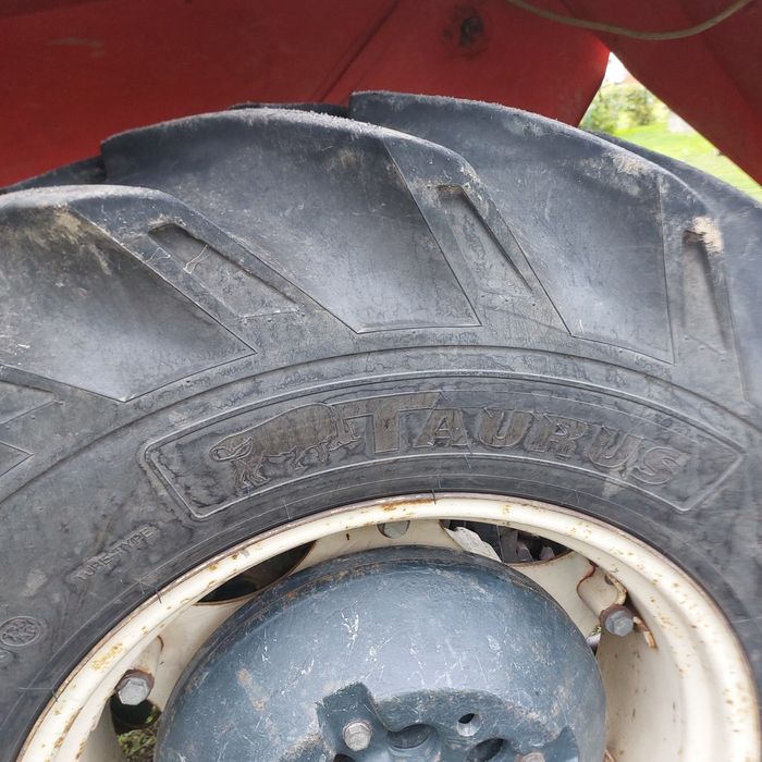 Traktor Zetor 7211