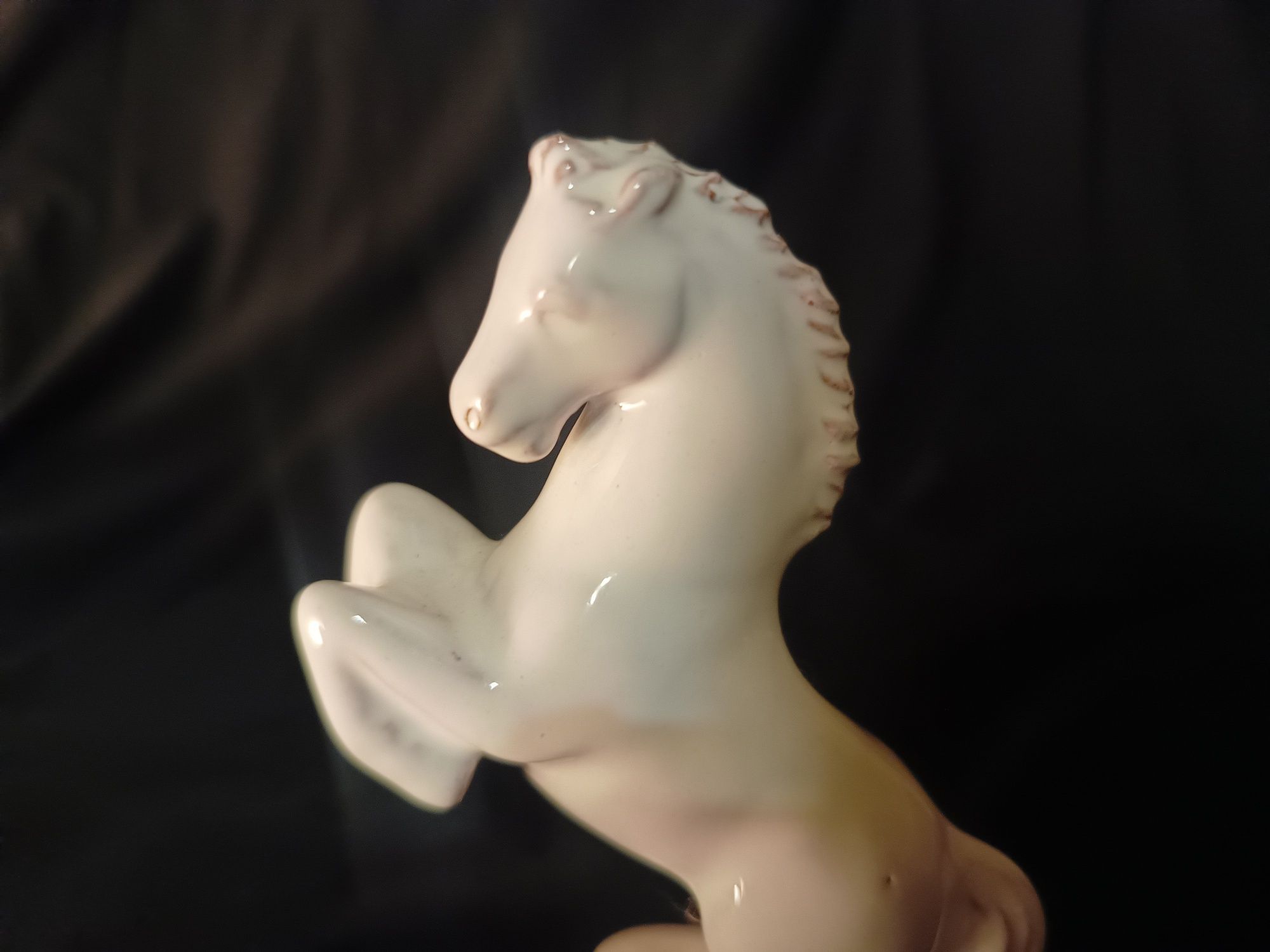 Figurka biały koń Hallstatt Austria figurka ceramiczna vintage lata 50