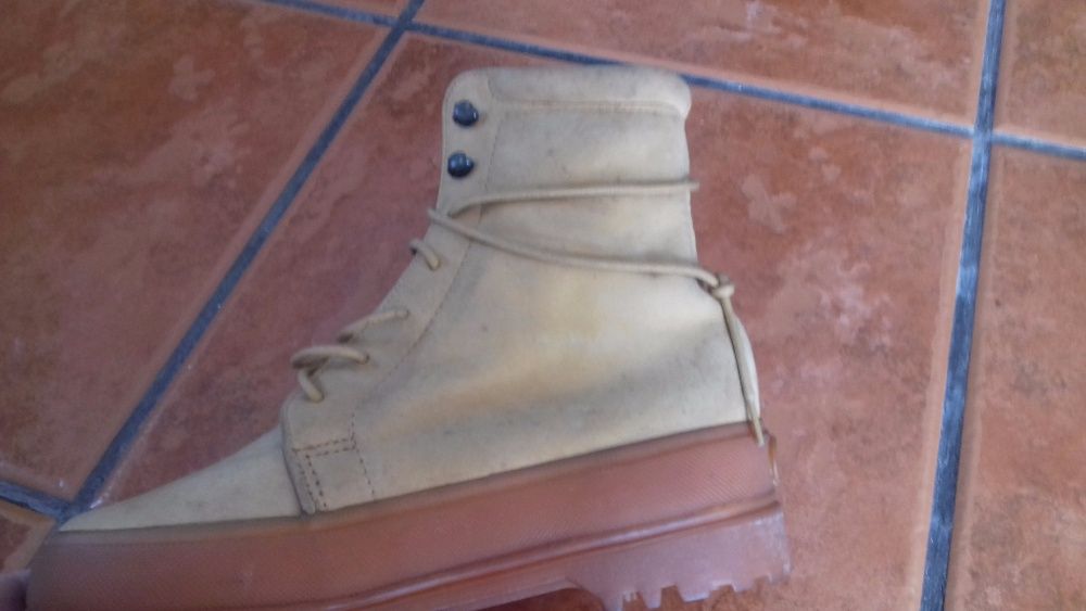 Botas desportiva em pele