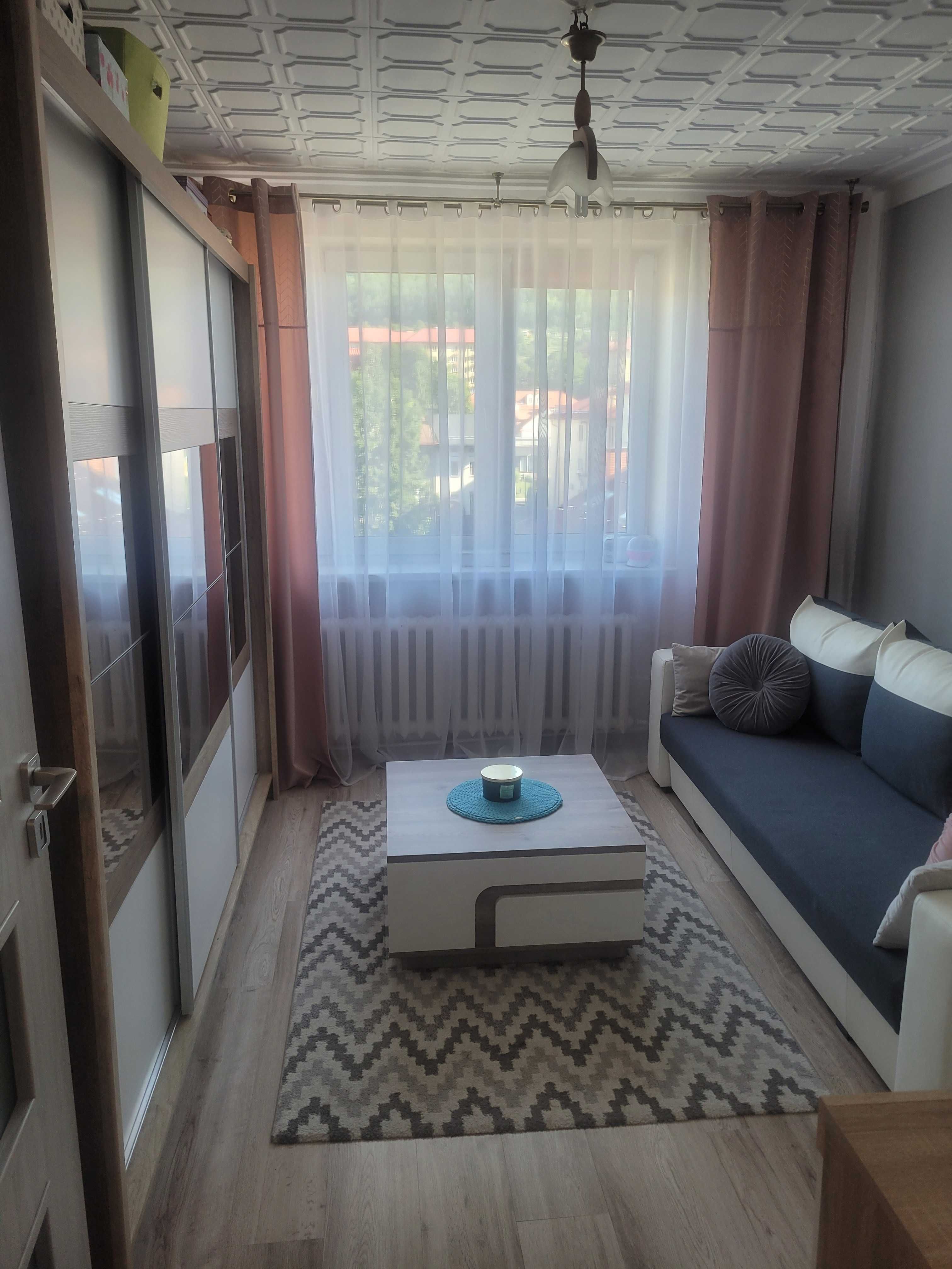 2 pokoje, balkon z widokiem na góry, centrum 39,2 m2.