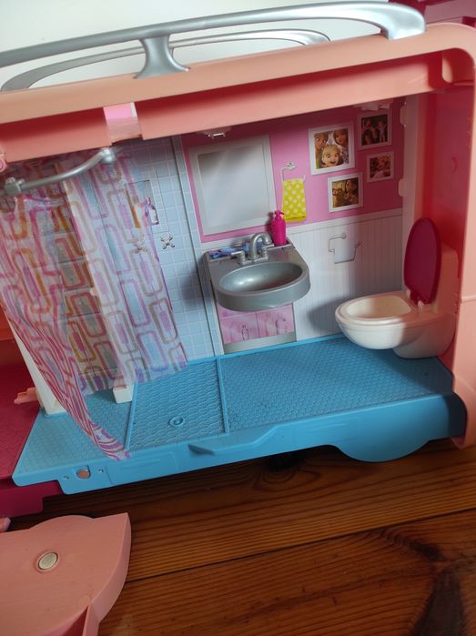 Kamper Barbie z basenem