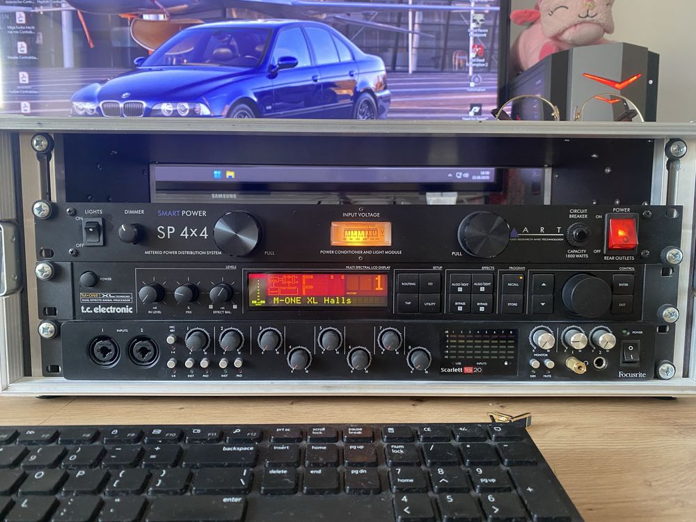 TC Electronic M-One XL procesor/multiefekt/delay/reverb rack