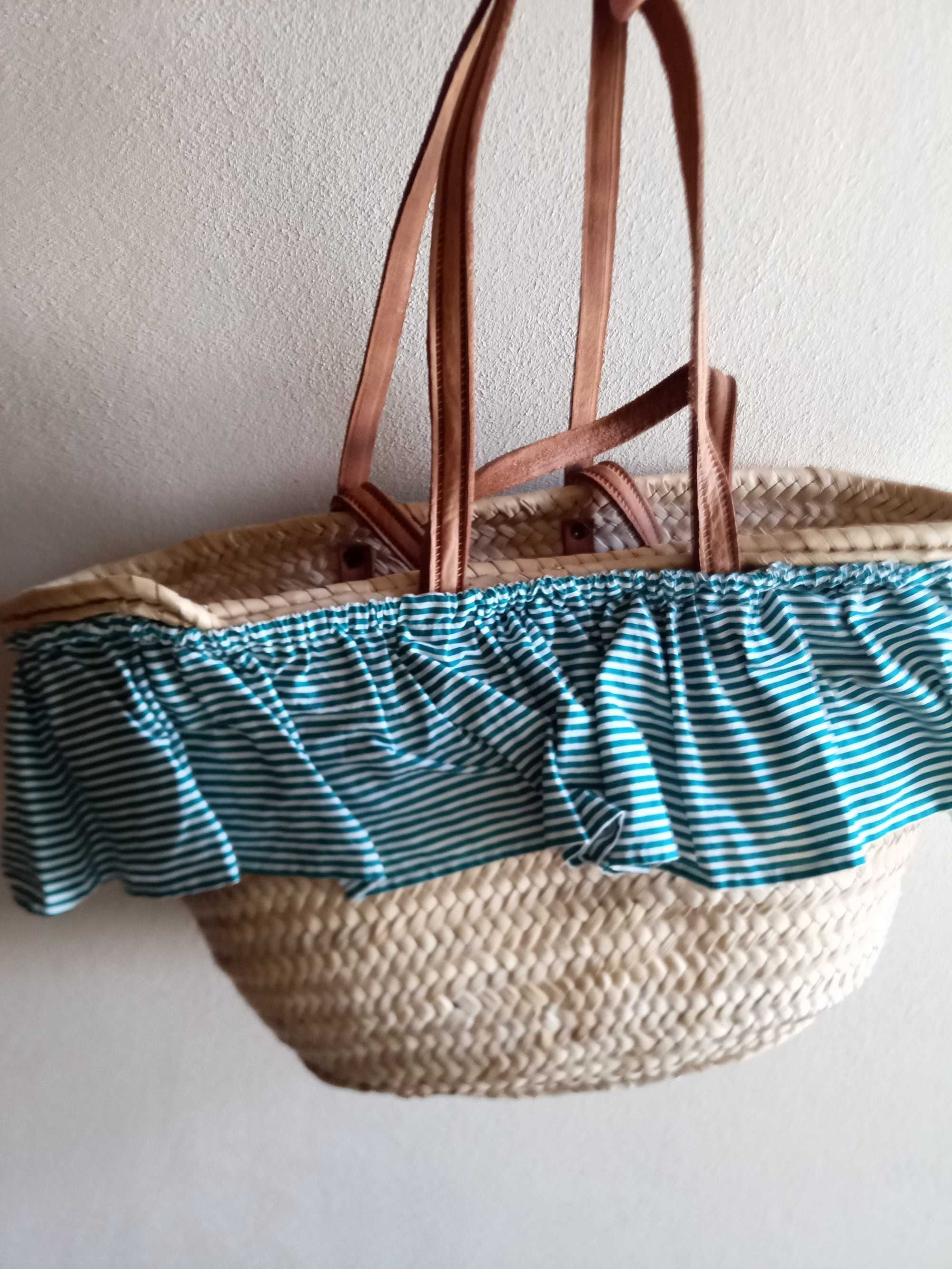 Cesta de Palha com Bordado Floral – Linda e Versátil!