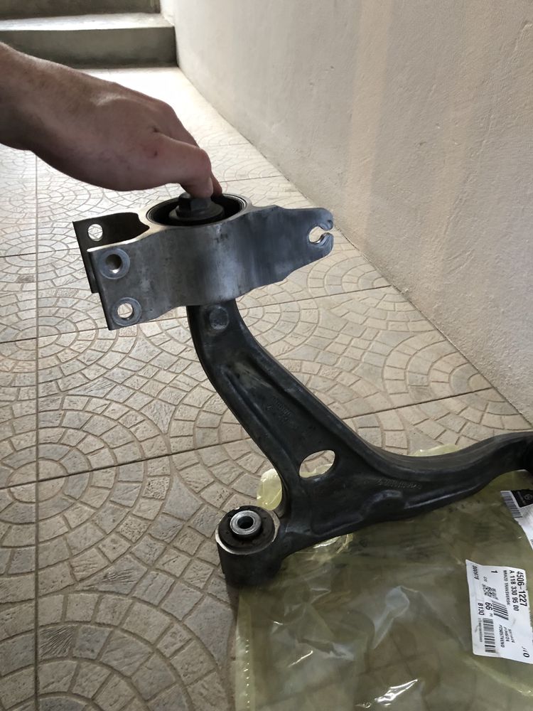 Braço suspencao transversal mercedes cla