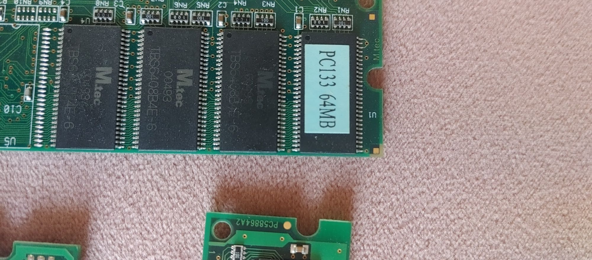 Procesor Intel Celeron, karta sieciowa i pamięć RAM