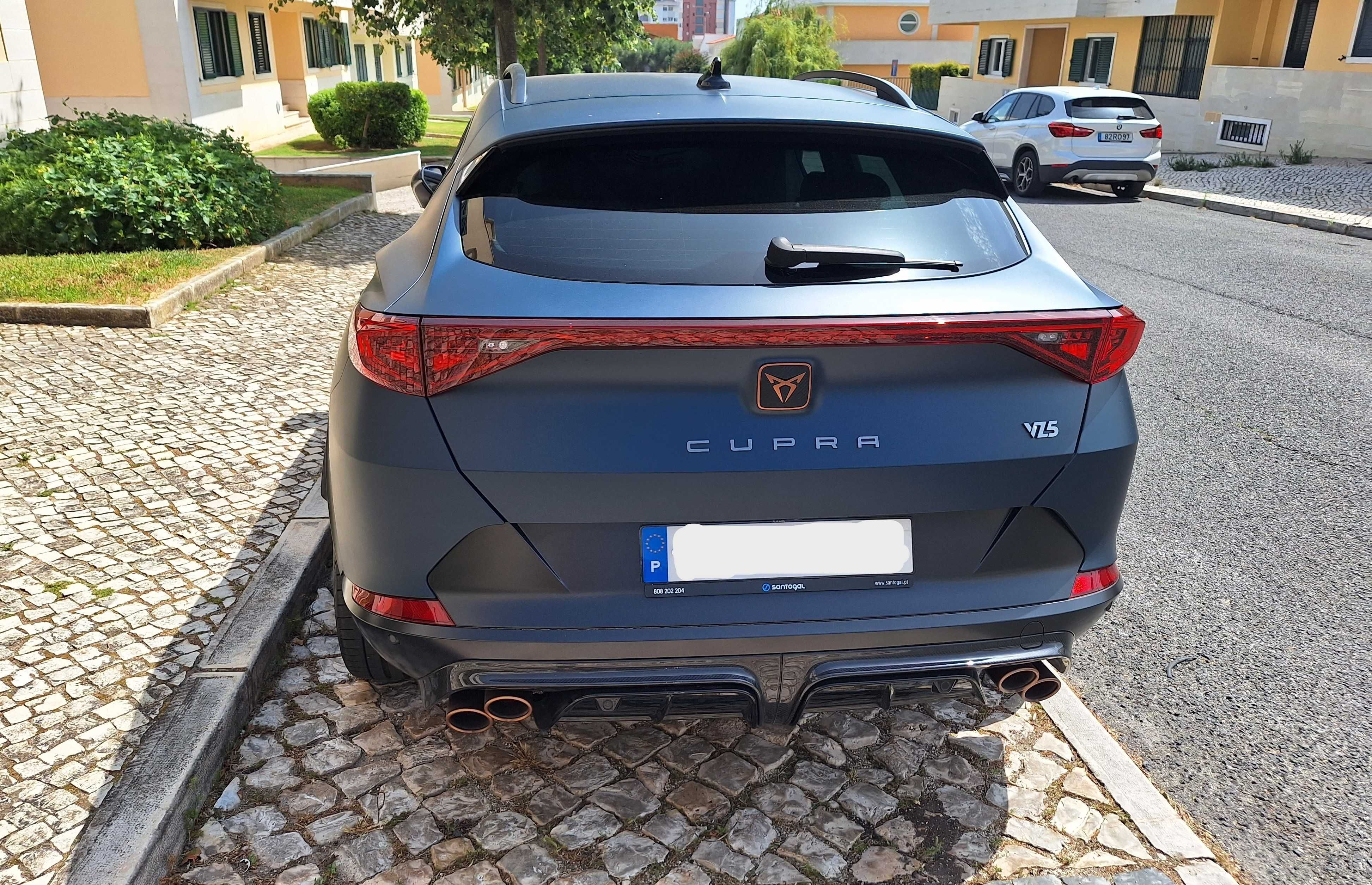 Carro Cupra Formentor VZ5 SUV desportivo