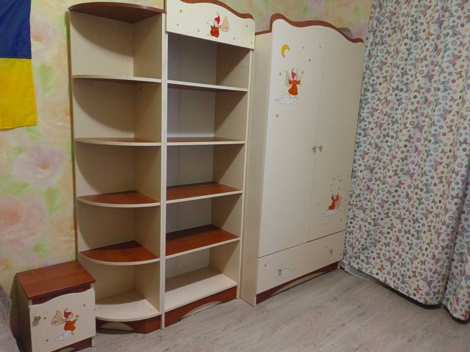 Меблі дитячі  для дівчинки, вживане (шафа,ліжко,полиці,ящик,тумбочка)