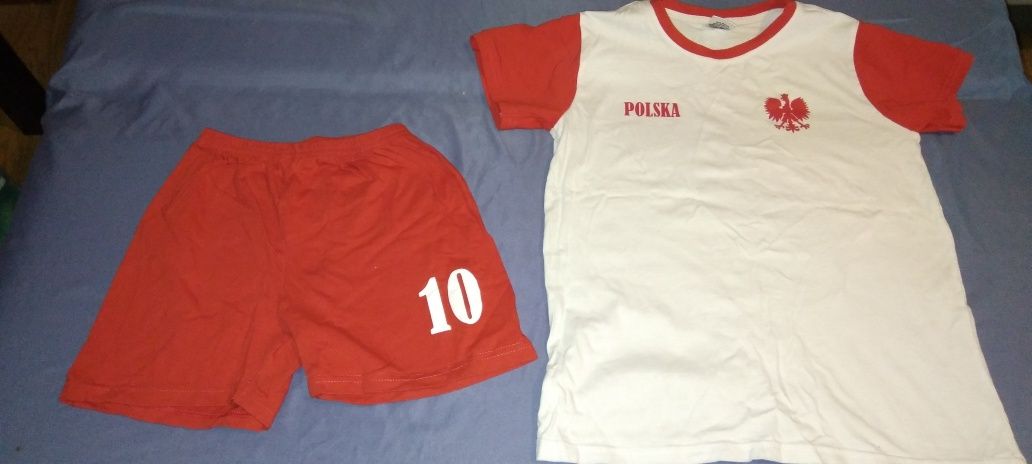 Stroj pilkarski Reprezentacji Polski z imieniem Tomek .