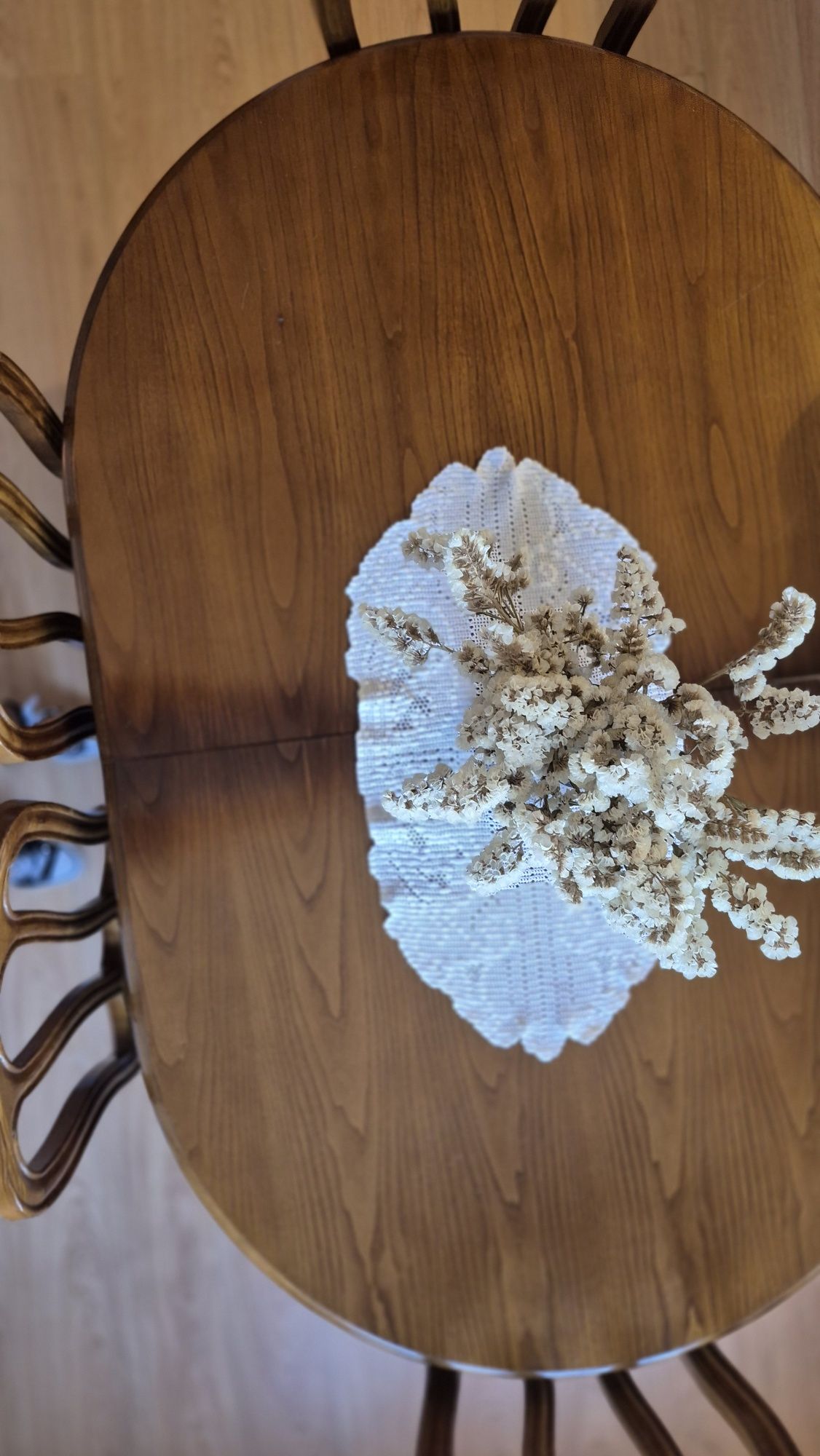Conjunto de mesa de jantar e 6 cadeiras