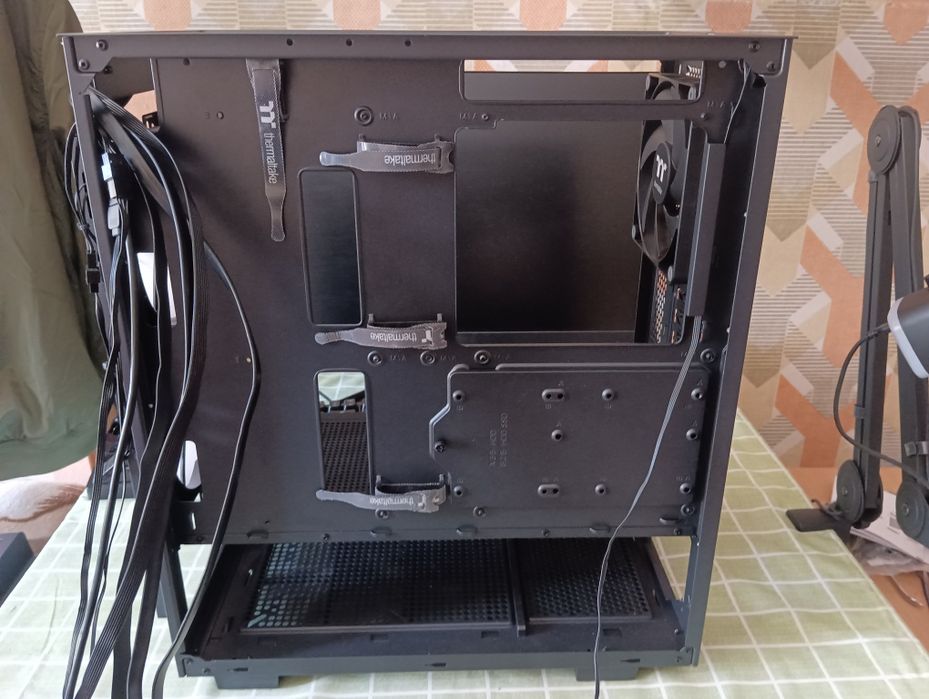 Thermalteke Ceser 300 TG ARGB